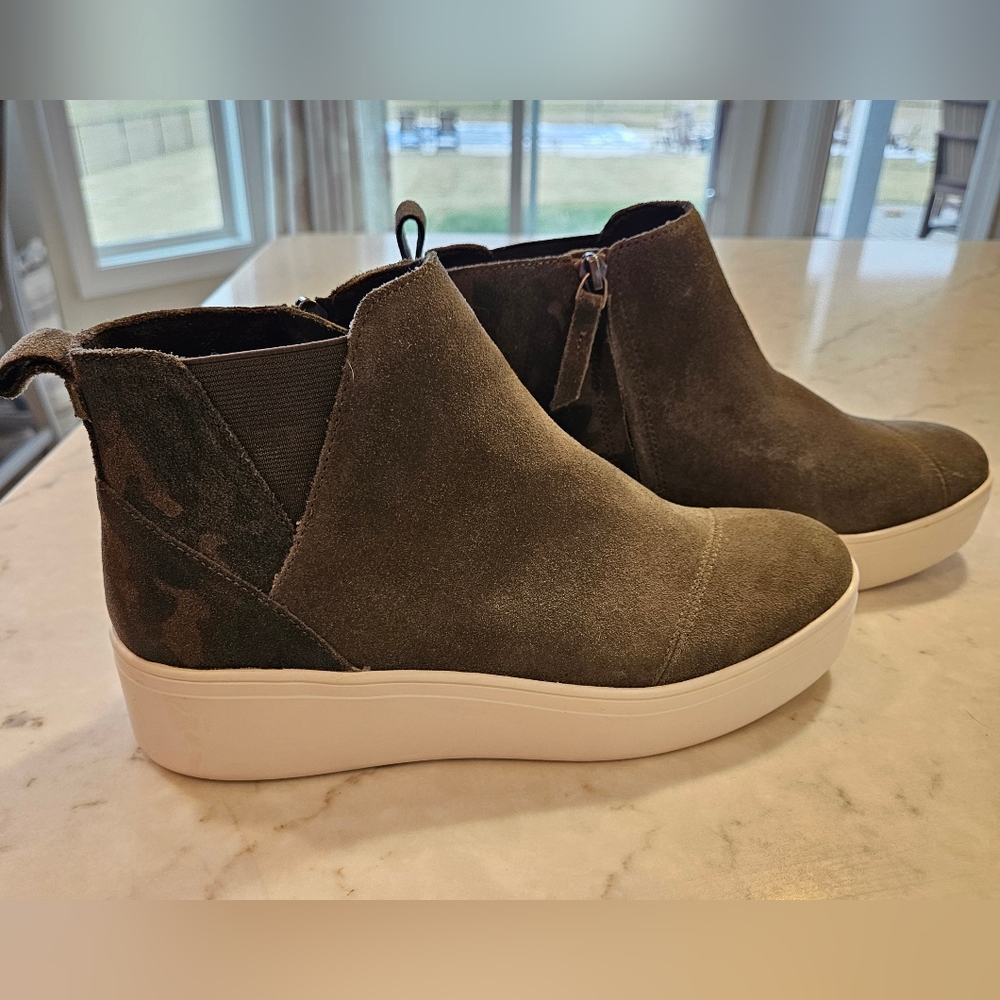 Toms Jamie Slip On Suede Wedge Boots Womens 8.5 Green/Camo